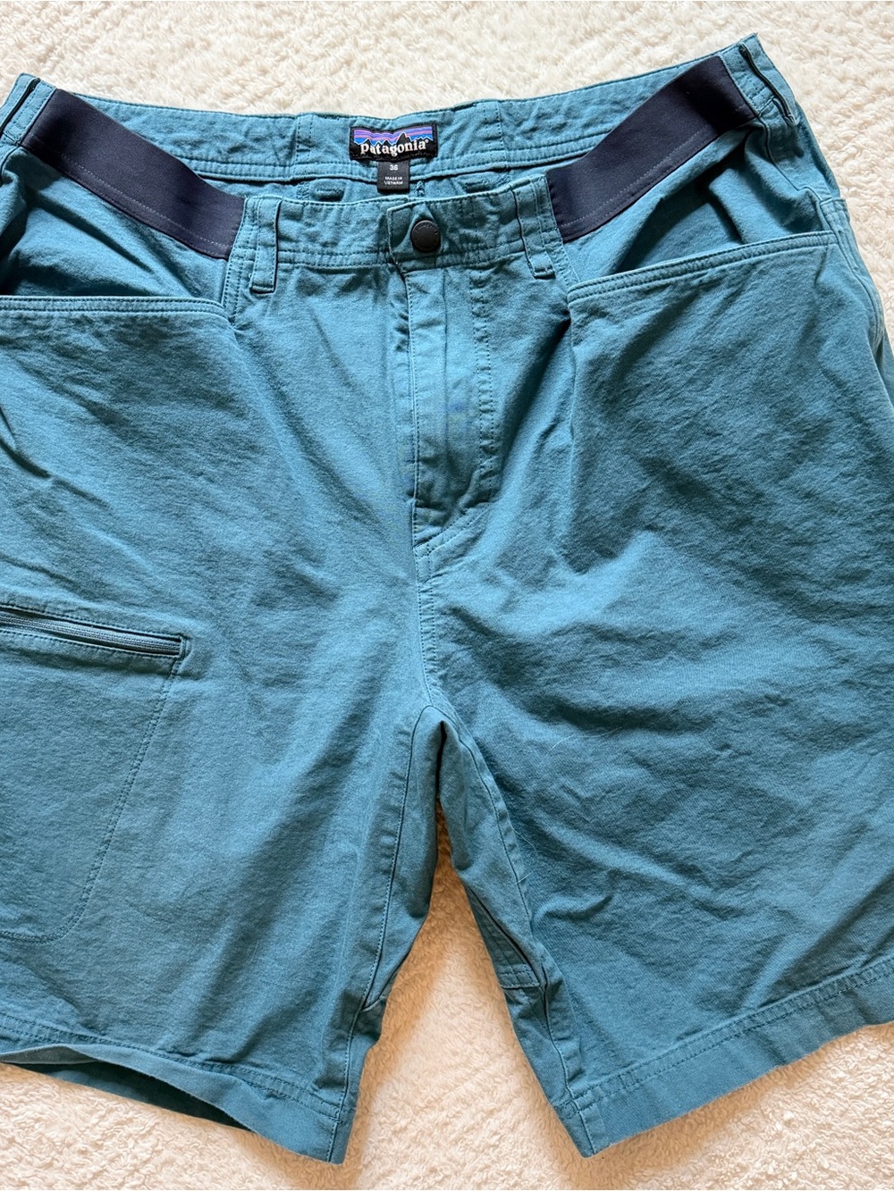 Patagonia Men's Size 36 Teal Venga Rock Climbing Shorts
Zipper Pocket